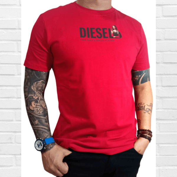 Camiseta Diesel fio 40.1 com elastano .